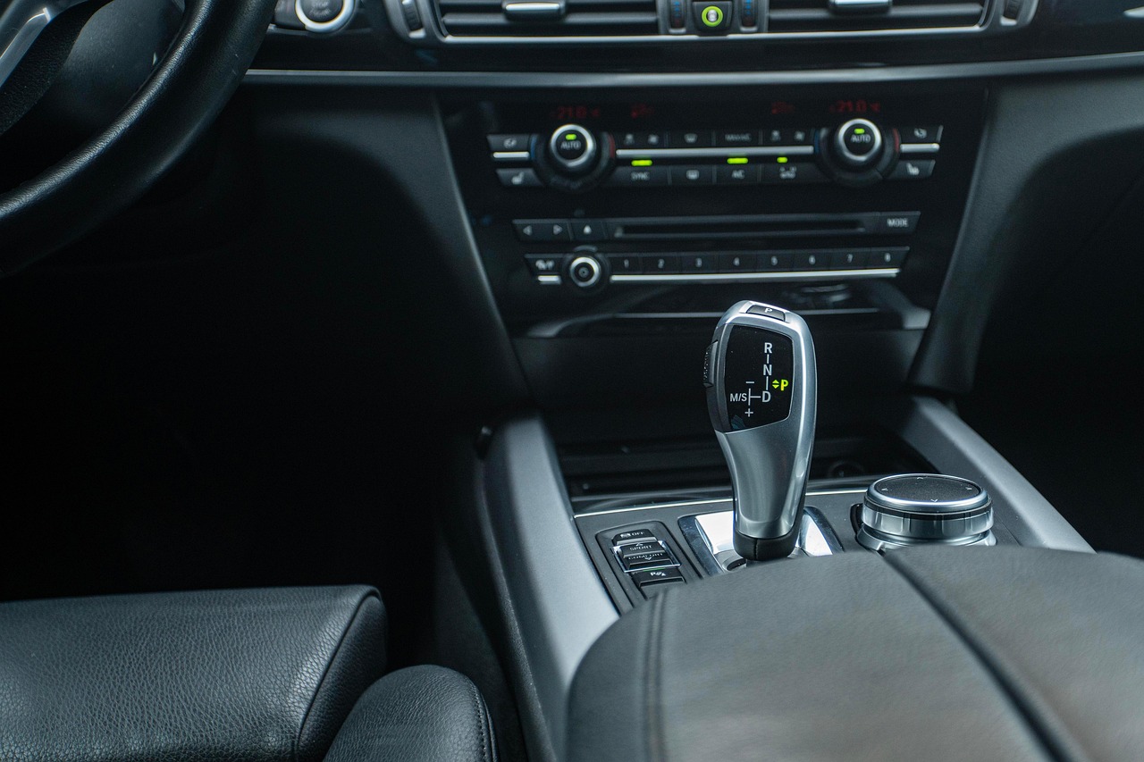 Автомобиль Geely Monjaro Luxury AWD, 2025, кроссовер под заказ из Китая